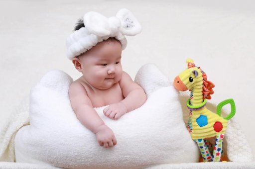 广州借卵试管代怀包男孩宝宝几个月翻身